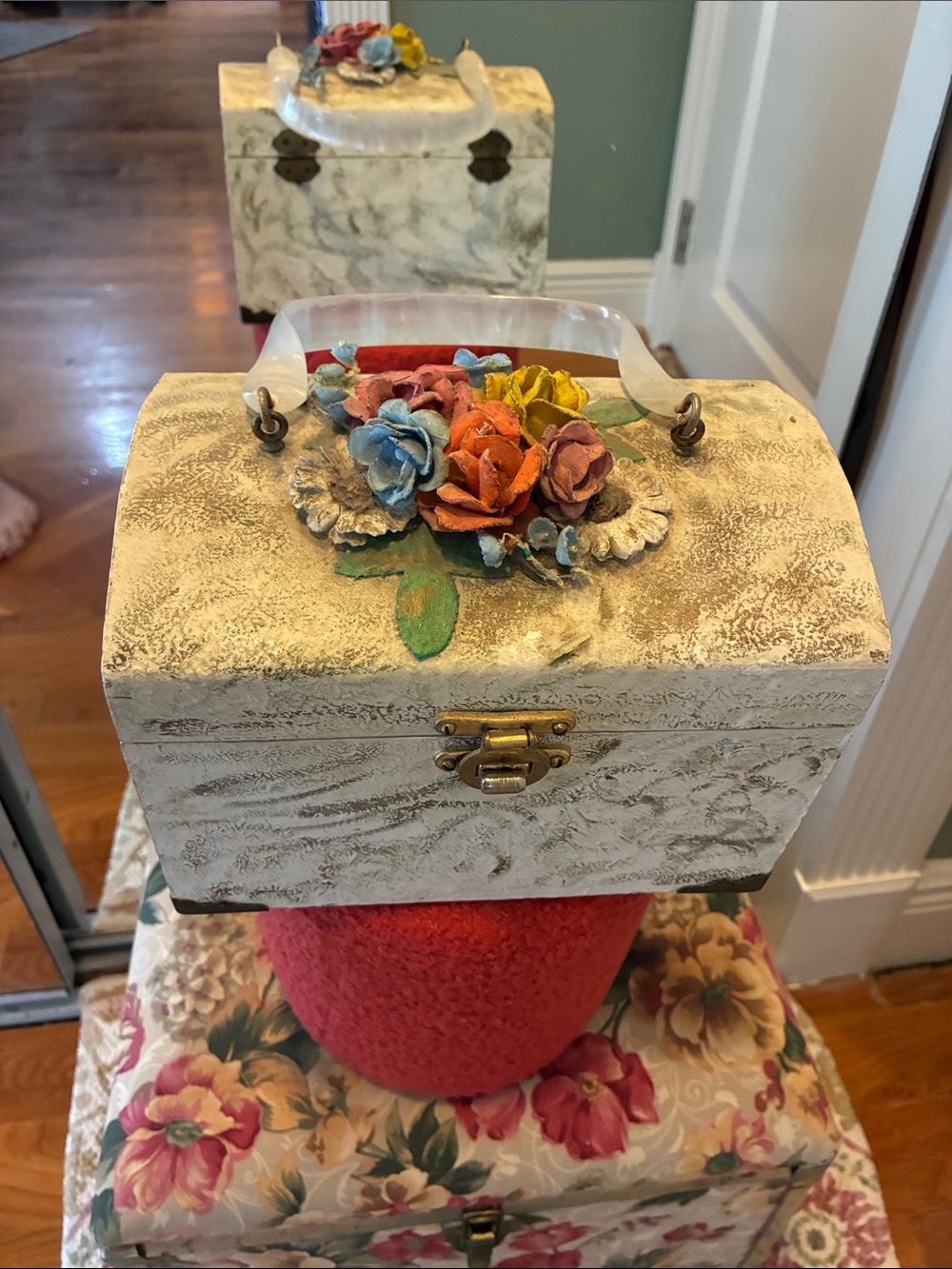 Vintage-I Floral Accent wooden Box bag in Cream with Multicolor Flowers